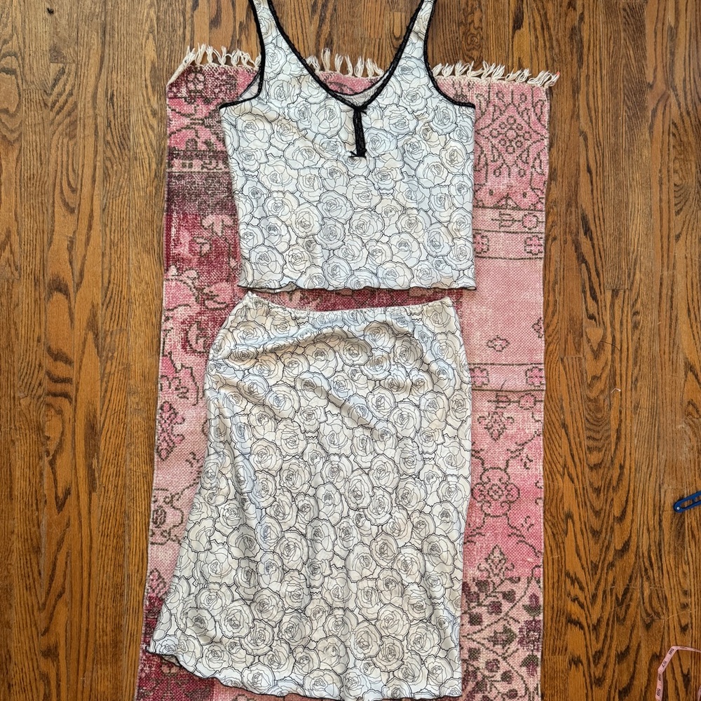 Vintage Floral white and black satin tank and midi Skirt Set - size M